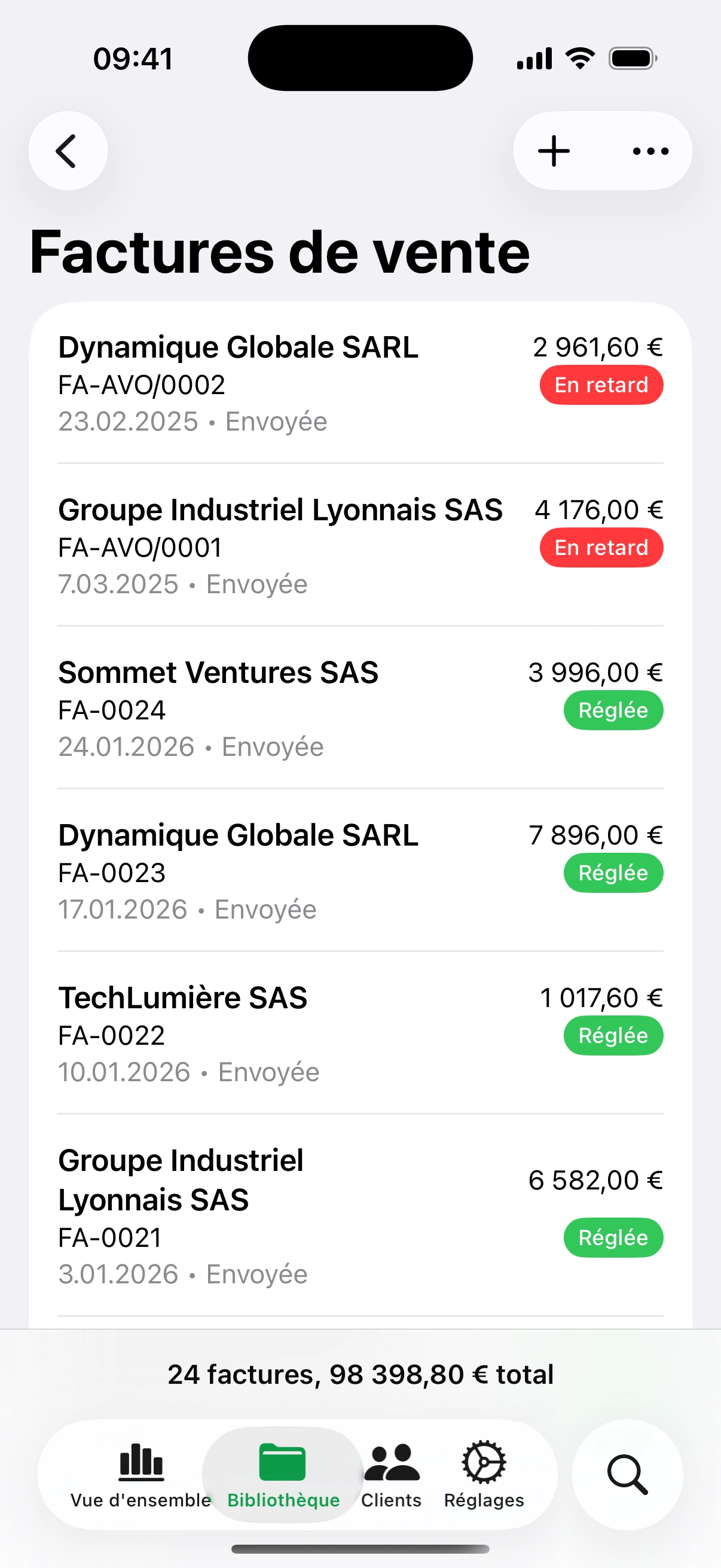 Invoice.app Invoices on iPhone